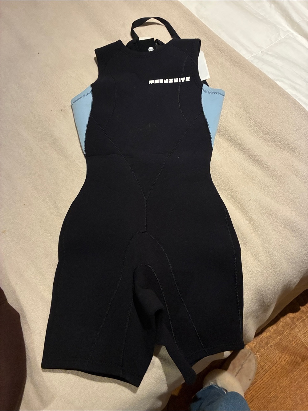 Women’s suit size 6 moon